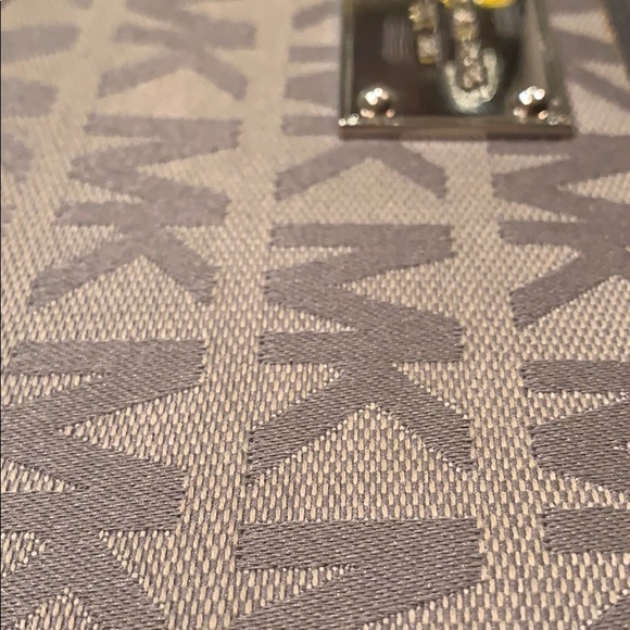 Michael Kors Wallet - Picture 5 of 6